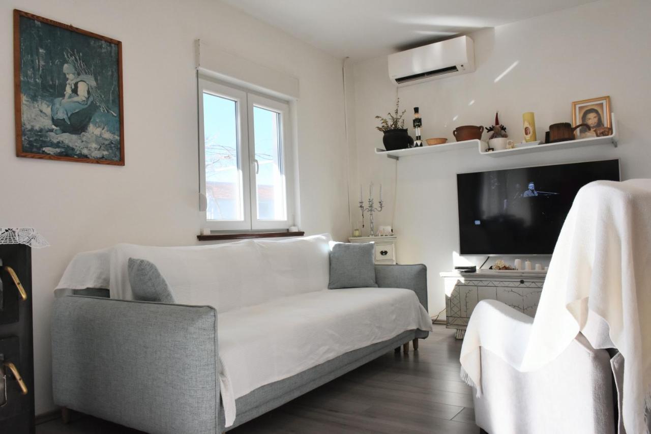 Villa Marie With Pool, Two Bedrooms For 4+2Kids Cavoglave Ngoại thất bức ảnh