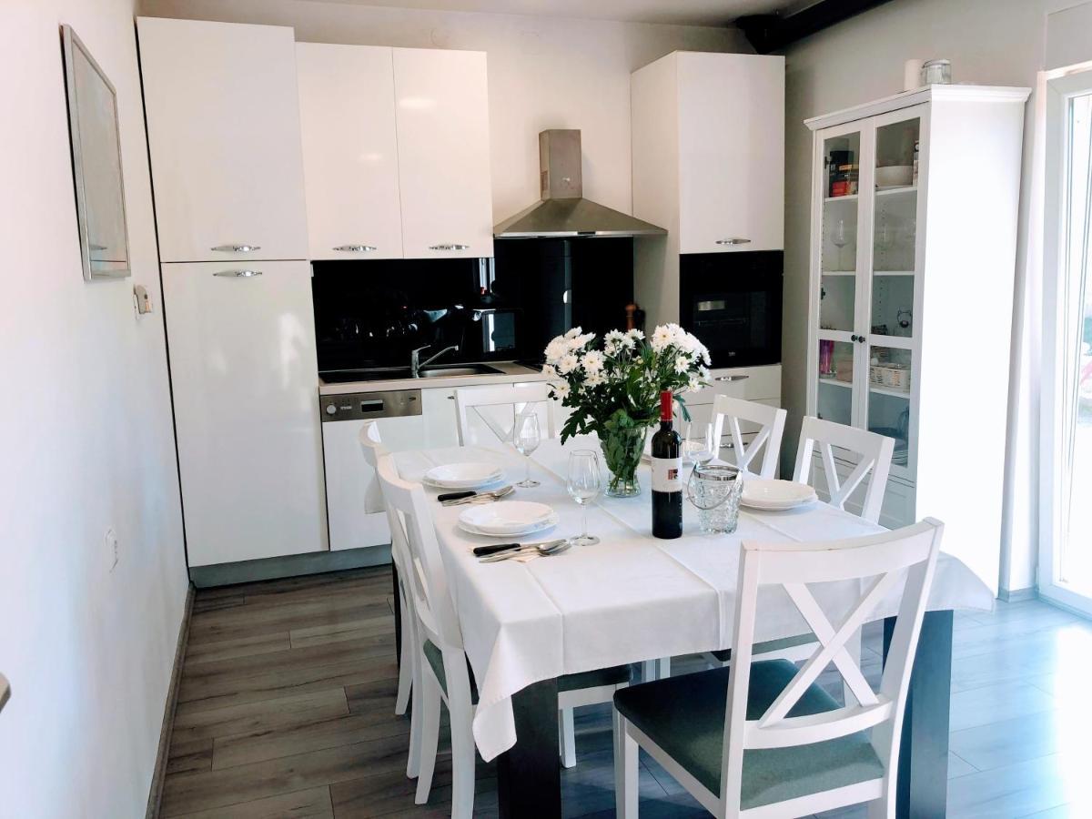 Villa Marie With Pool, Two Bedrooms For 4+2Kids Cavoglave Ngoại thất bức ảnh