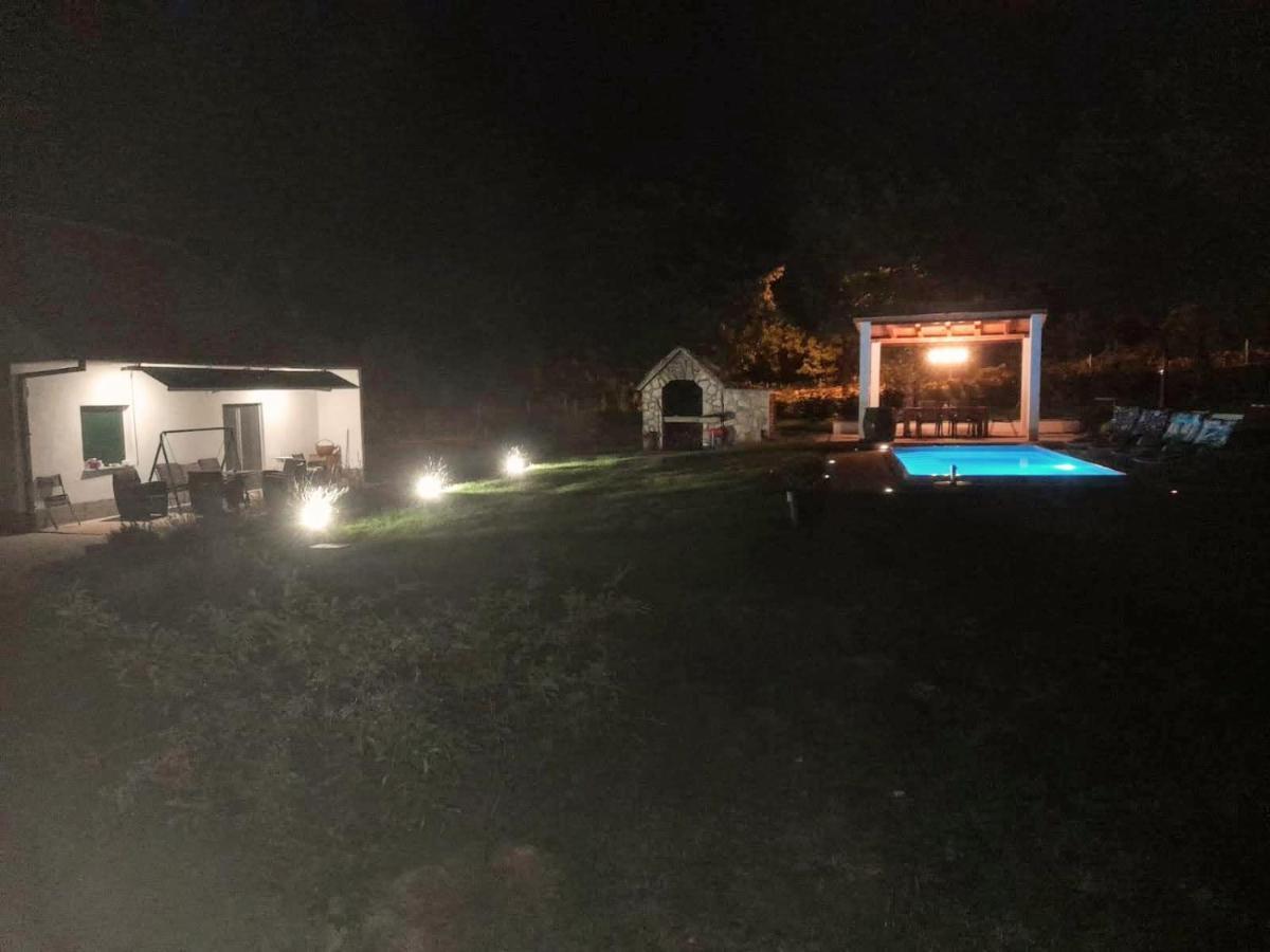 Villa Marie With Pool, Two Bedrooms For 4+2Kids Cavoglave Ngoại thất bức ảnh